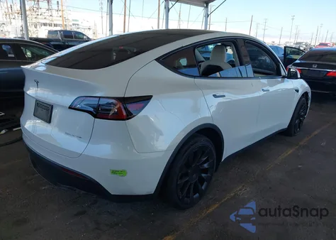 2023 Tesla Model Y Awd/Long Range Dual Motor All-Wheel Drive z USA, uszkodzony, nr VIN 7SAYGDEE1PF627623